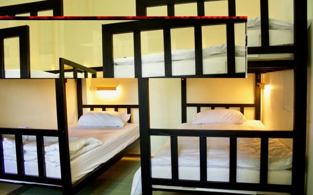 Arch riverside hostel - photo 3