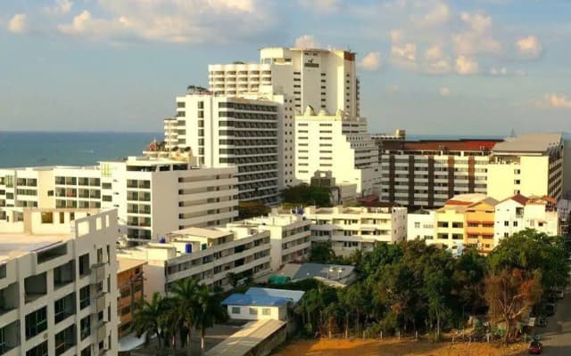 Cosy Beach View Condominium by 1015 - photo 2