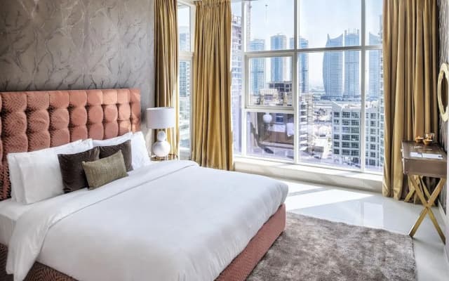 Luxury Staycation Continental Tower - photo 3