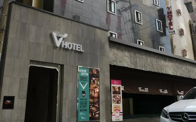 V Hotel - photo 3