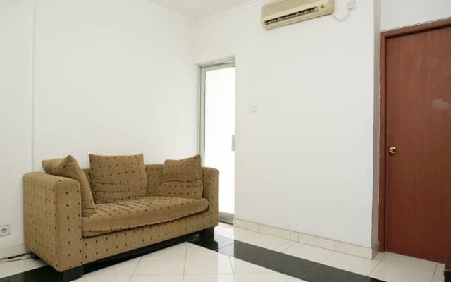 Classic and Warm 2BR Gading Mediterania Apartment - photo 3
