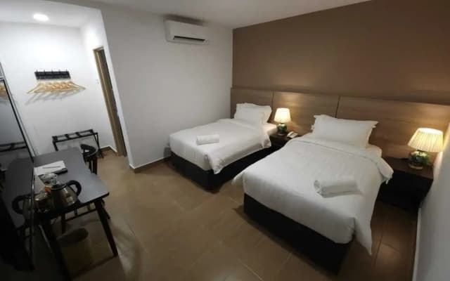 Yu Hotel Chinatown - photo 2