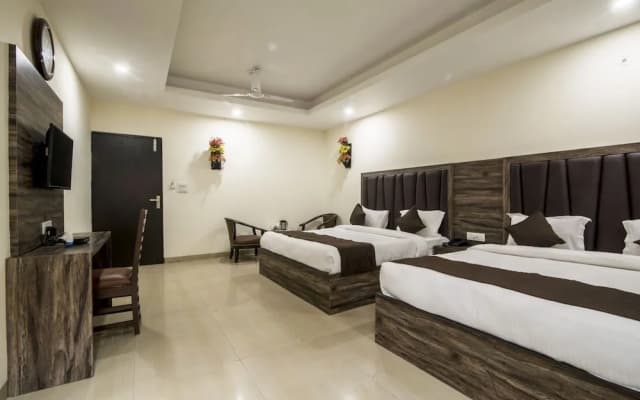 Hotel Mahajan International - photo 5