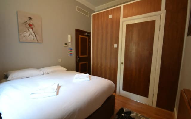 Hyde Park Suites - Apartments - photo 4