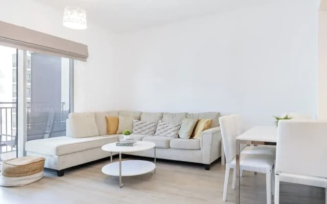 Bloomfields Luxurious 2Br Water Edge - photo 3
