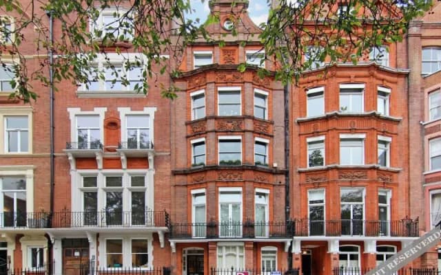 Harrods Apartments - photo 3