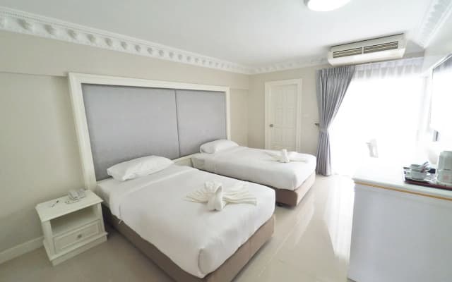 Romance Hotel Sukhumvit 97 - photo 4