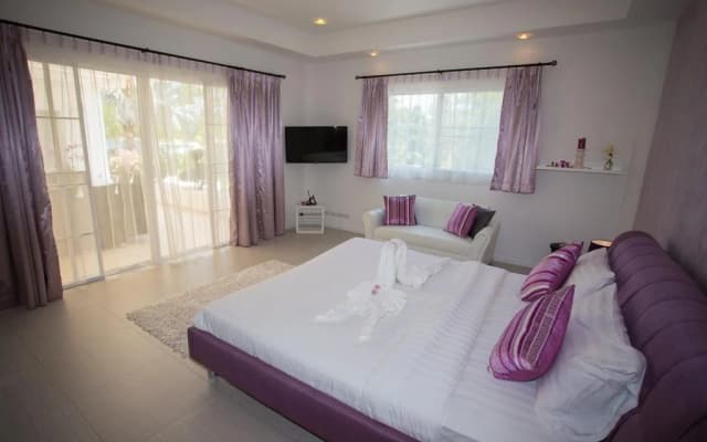 Blissful Tropical Stay at SeaLaVie Villa - photo 2