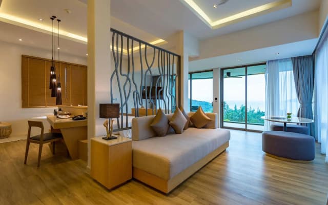 Crest Resort & Pool Villas - photo 4