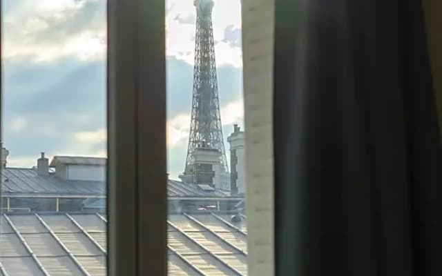 Eiffel Tower view Residence - photo 4