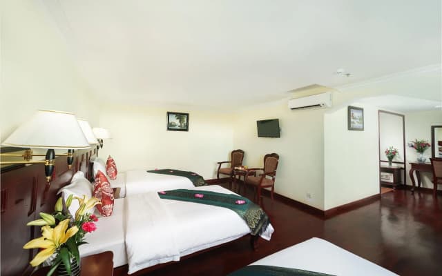 Smiling Deluxe Hotel - photo 2