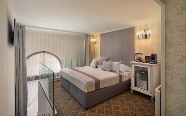 Mystery Hotel Budapest, Preferred Hotels & Resorts - photo 4