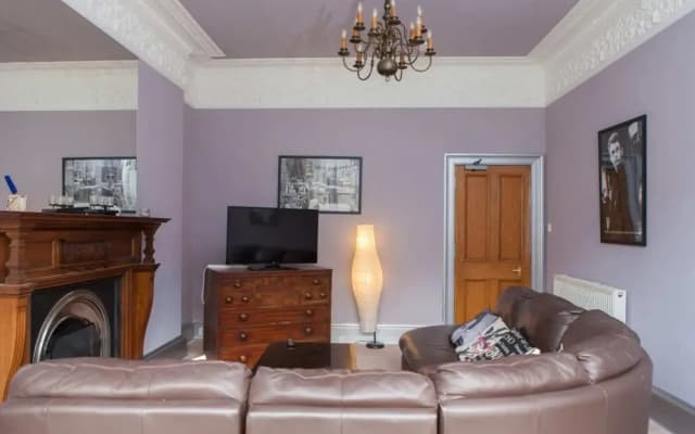 Stylish 3 Bedroom Flat - photo 5