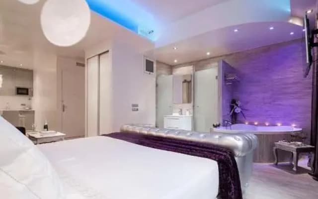 Romantic Barcelona Apartment - photo 3