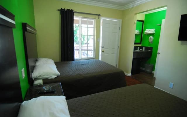 Studio City Inn - photo 3