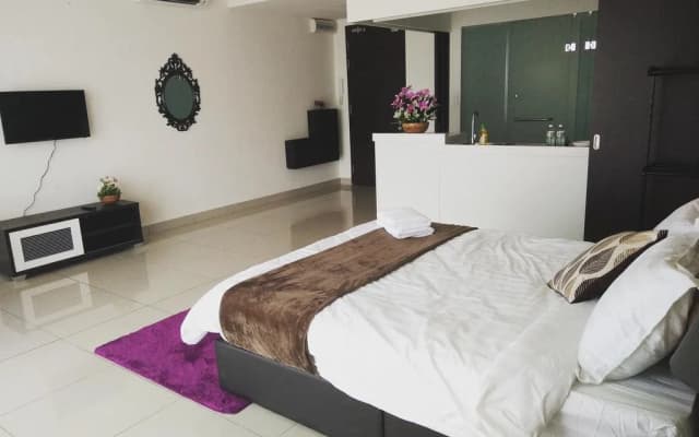Euzmo Residences at Trefoil - photo 4