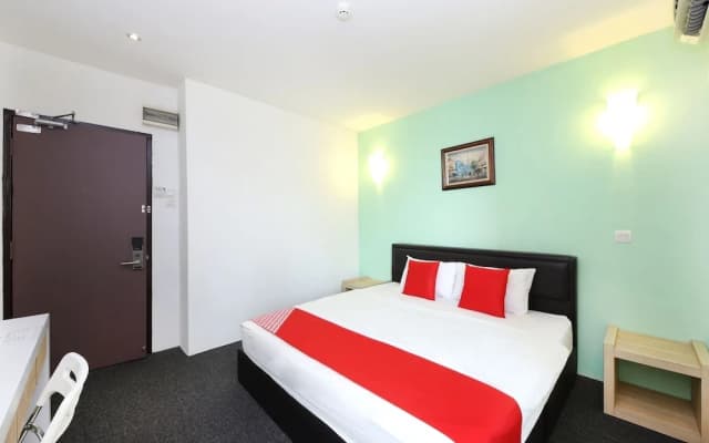 Marvelton Hotel by OYO Rooms - photo 4