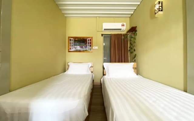 OYO HOME 90312 Rainbow Guesthouse - photo 5