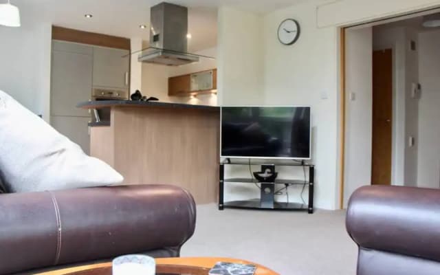 Spacious 2 Bedrooms Apartment in Strada Complex - photo 2