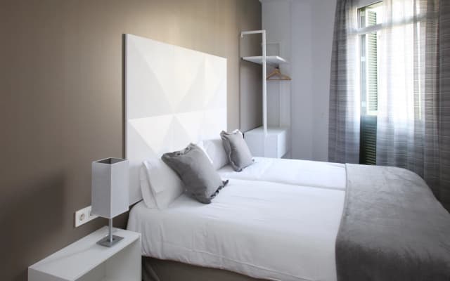 MH Apartments Suites - photo 4