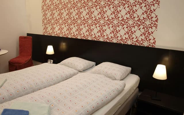 Europa Centerpoint Guesthouse - photo 5