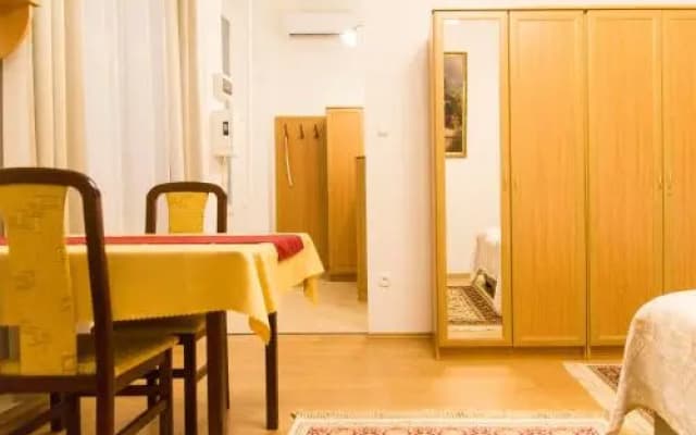 Authentic Klauzal Apartment - photo 4