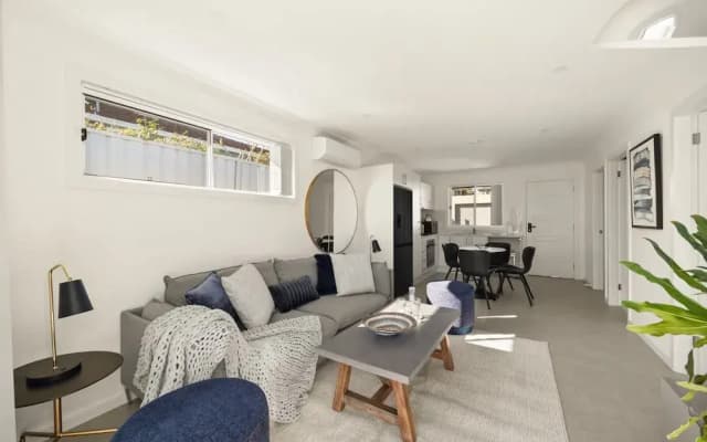 Beachside 2-bed Home in Brighton-le-sand - photo 5