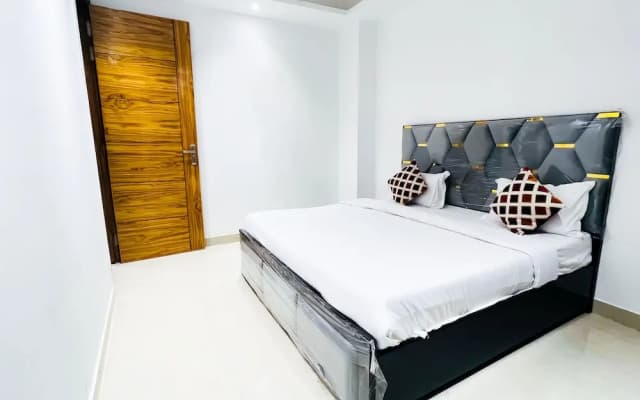 Roomshala 160 Hotel Red - photo 4