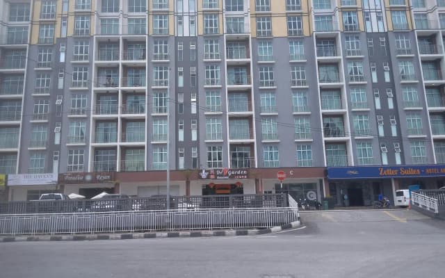 Astina Barington Square Goldenhill Aprt P Malam - photo 2
