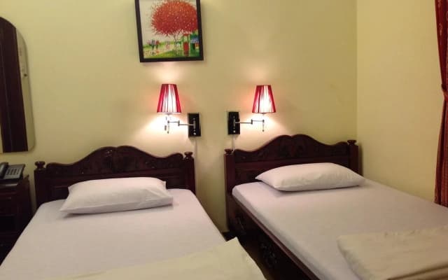 Phong Lan Hotel - photo 2