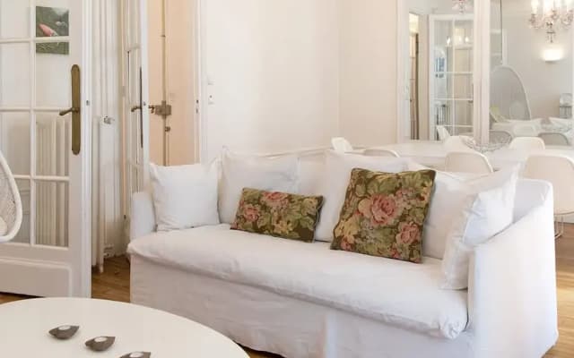 White Sacr I Beautiful 2-bedroom in Montmartre - photo 2