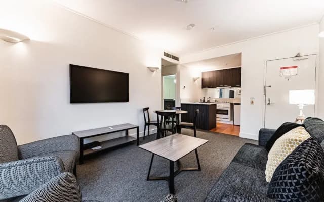 Chic 1-bed in East Melbourne With Gym & Pool - photo 4