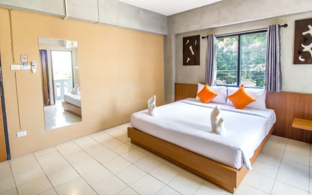 B2 Santitham (Wat Jed Yod) Boutique & Budget Hotel - photo 5