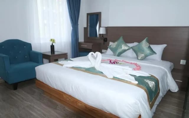 Gia Bao Ngoc Hotel by OYO Rooms - photo 2