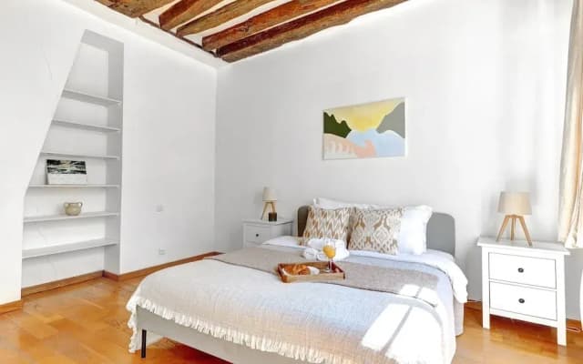 Charming 1BR Near Latin Quarter - photo 3