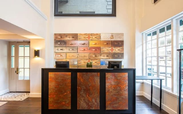 King George Hotel - photo 2