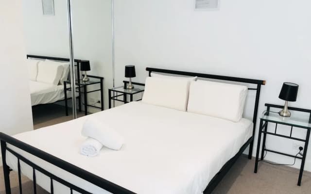 Explore Docklands Lovely Apartment LVL8 - photo 3