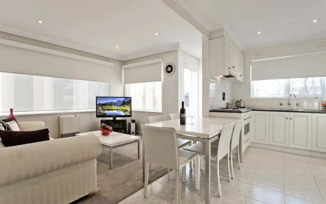 Elwood Seaside 2 Bed Retreat - photo 5