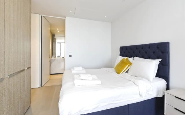 Luxury Waterfront Studio in Canary Wharf by Underthedoormat - photo 5
