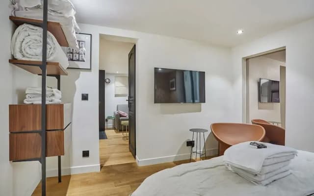 Charming Apartment Faubourg St Honore Madeleine - photo 3