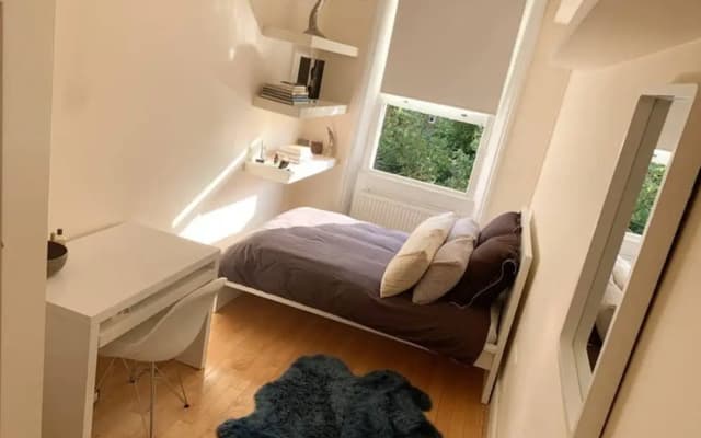 Beautiful 2 Bedroom Property in Earl's Court - photo 5