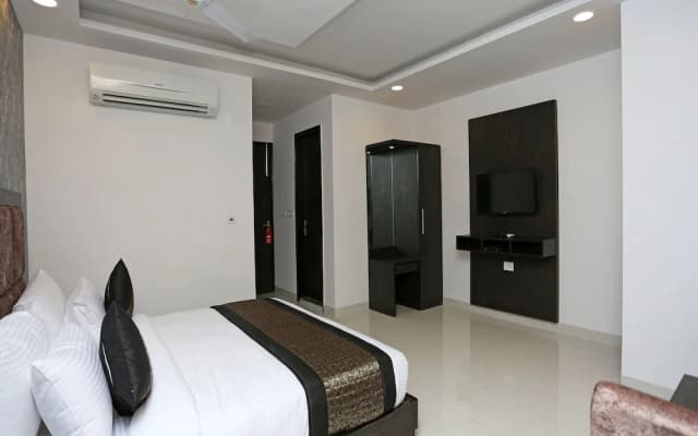 OYO 14769 Hotel Belmond - photo 4