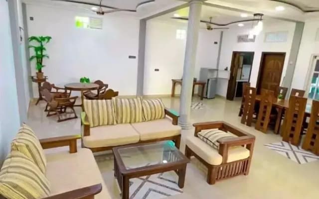 Everest Lodge - photo 2