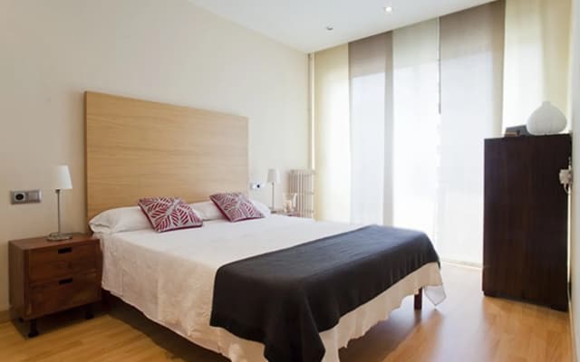 Charming 3BR & sunny Terrace in Eixample - Noname - photo 3