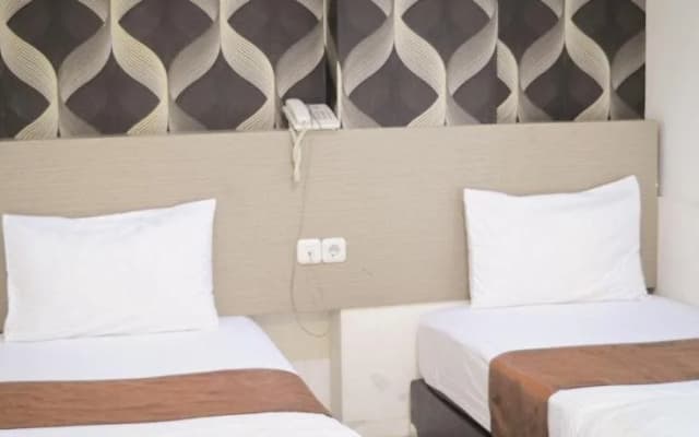 Hotel Sanrina - photo 5