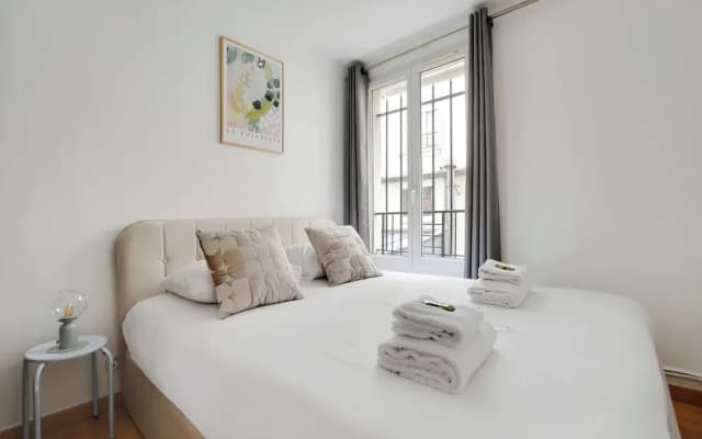 Urban Chic Apartment in Central Paris - photo 4