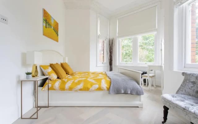 London Apartment- 4 Bedrooms-garden and Parking - photo 5