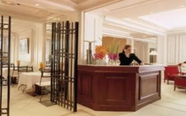 Hôtel Suites Unic Renoir Saint Germain - photo 2
