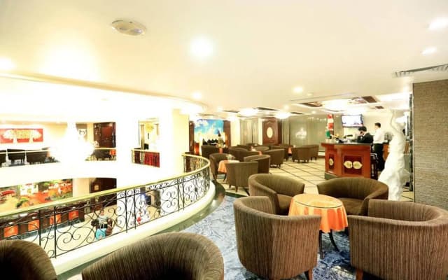 Flower Garden Hotel - photo 2