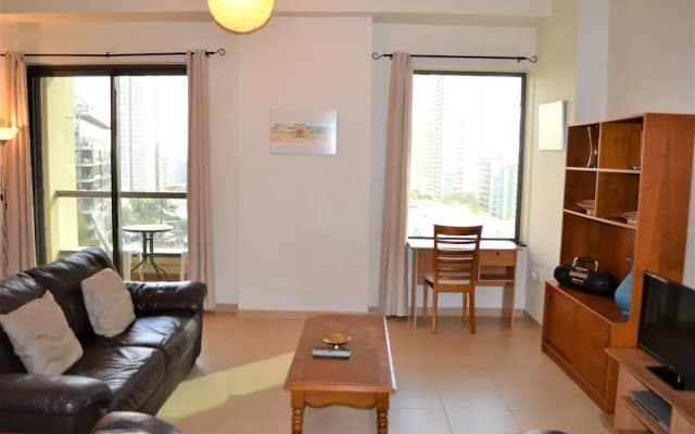 Large 1 Bed - Affordable fully furnished 1BR with balcony and a great marina view! - LSE - photo 4